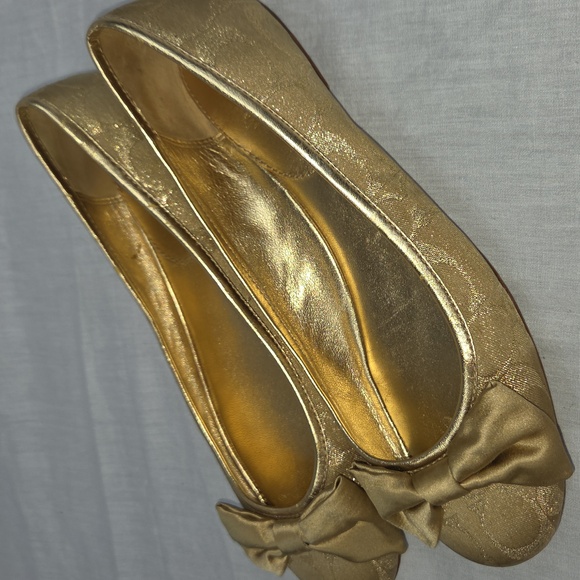 COACH Gold Flats With Bow Size 7.5 7 1/2 - Picture 2 of 15